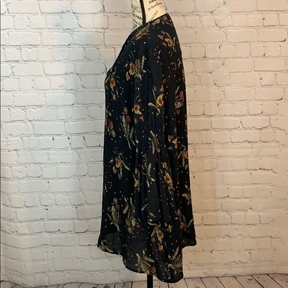 She + Sky / blouse / size small - Picture 4 of 9